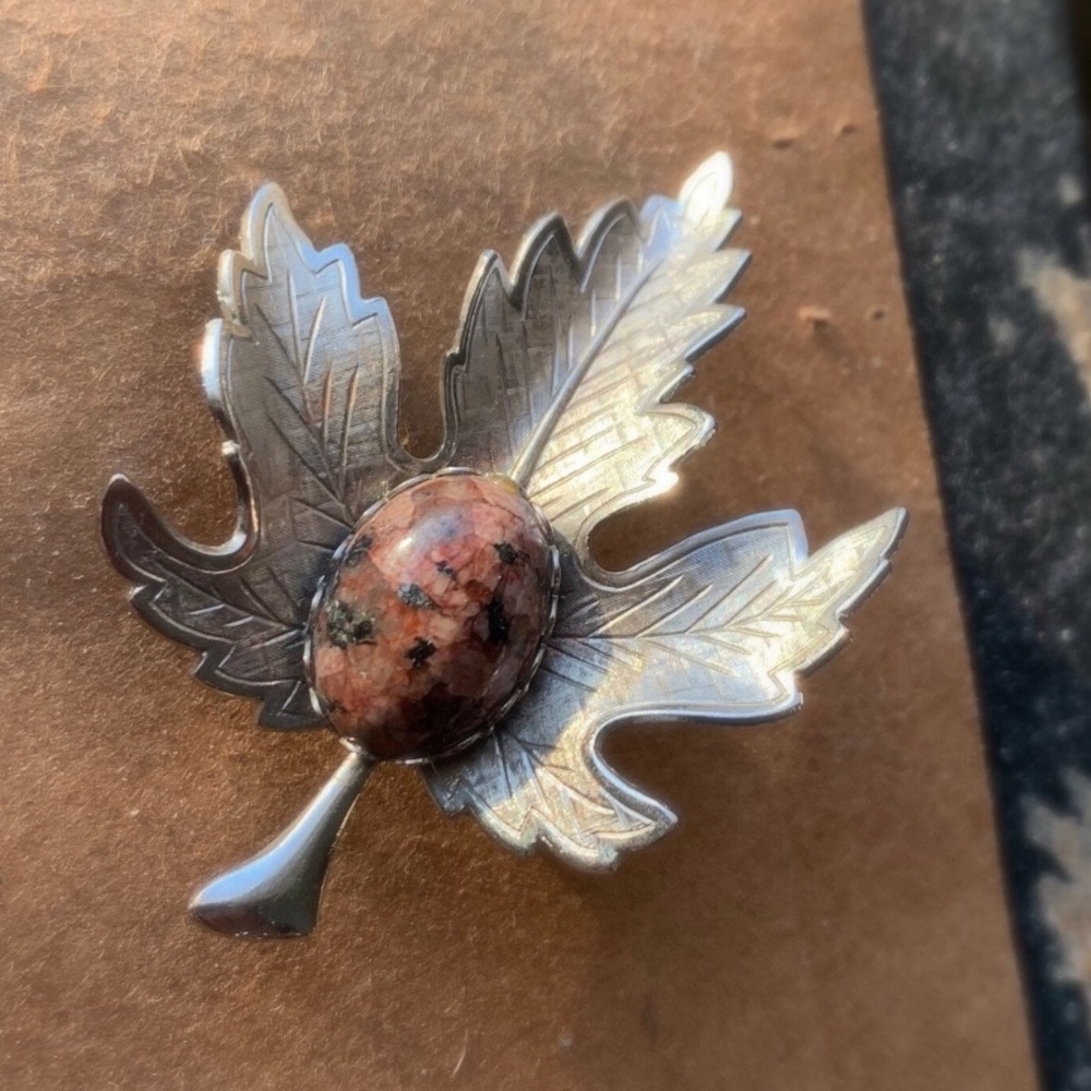 Pretty Vintage 1960's - 1970's Silver Tone Metal Leaf Shaped Brooch